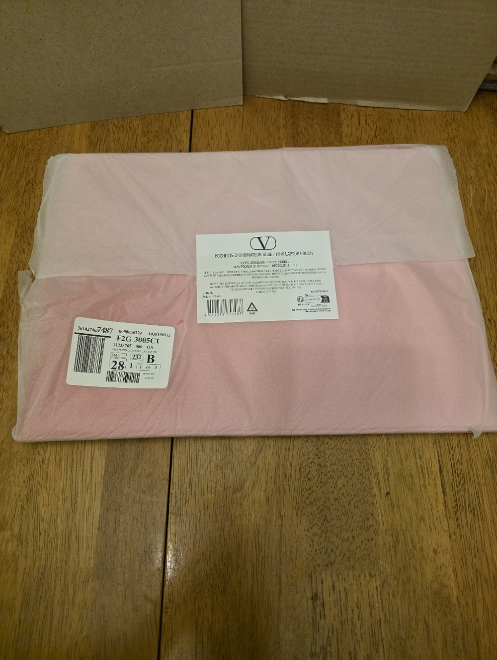 VALENTINO PINK SOFT PLUSH LAPTOP CASE. NEW STILL IN TISSUE WRAPPED. - Picture 4 of 6